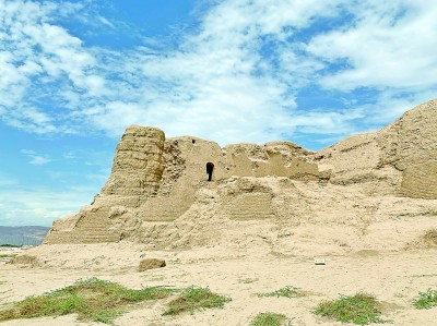 　　吐鲁番高昌城内佛寺遗址 作者供图