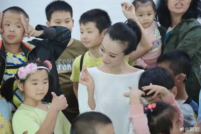 刘岩出席慈善活动