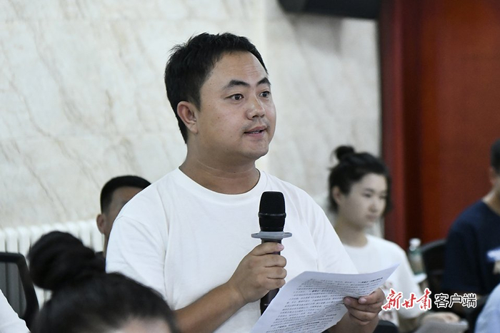 中国甘肃网记者现场提问