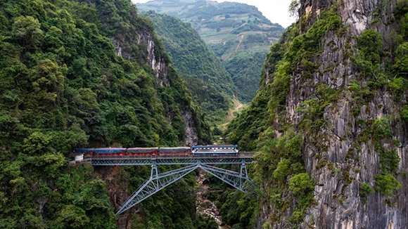 滇越铁路“人字桥”。新华社记者 兰红光 江文耀 张浩波 胡超 摄