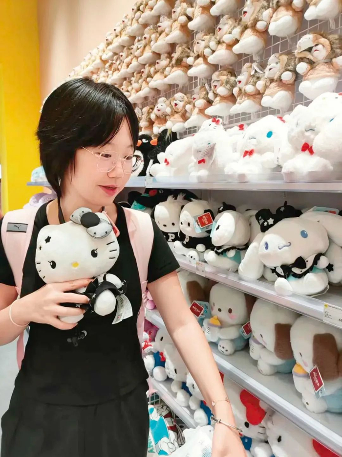 Hello Kitty的粉丝何欢。（受访者供图）