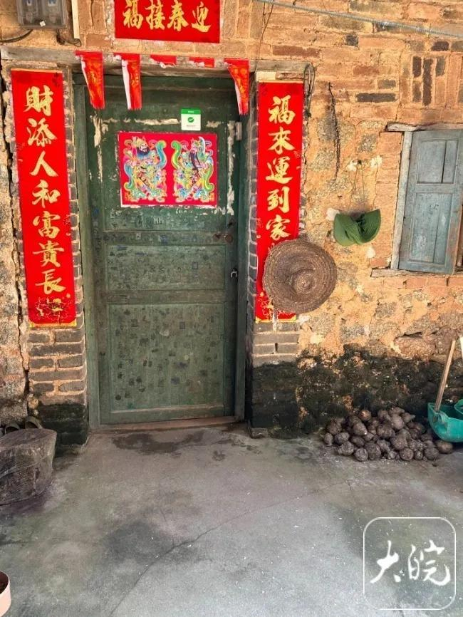 案发的小卖部门已经锁上