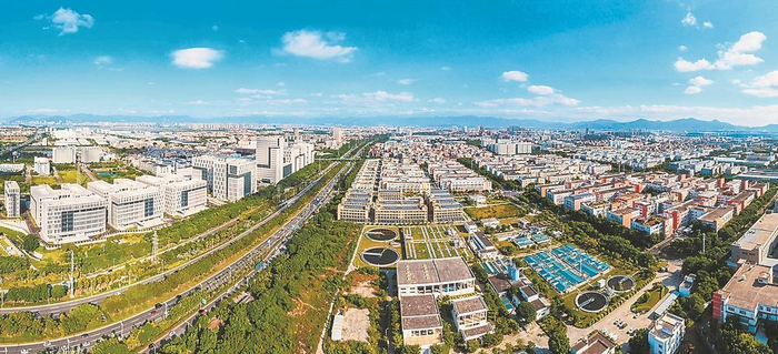 高速发展的火炬（翔安）产业区    黄嵘 摄