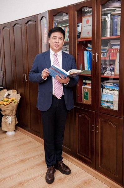 黑龙江中医药大学药学院教授、经方与现代中药融合创新全国重点实验室主任王喜军。