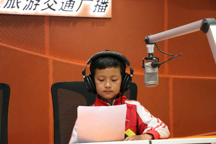 9月6日，五年级1班和达平做客直播间。（杨超 摄）