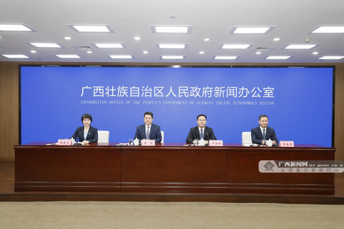 新闻发布会现场。记者 苏华 摄