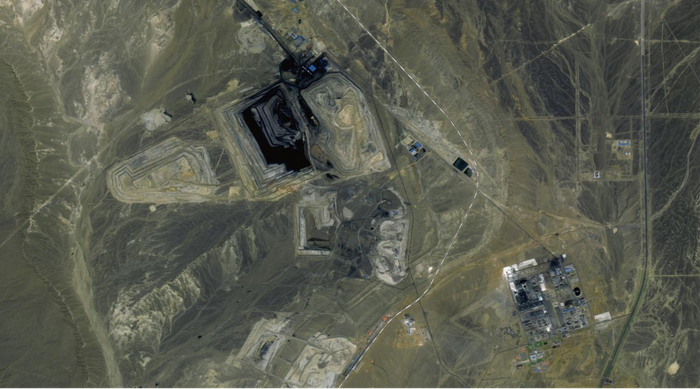 图片来源：五彩湾一号矿及新疆宜化项目（右下方）卫星图