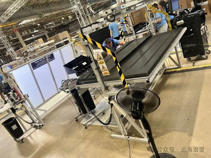 针对欧洲大尺寸电视机需求，TCL在波兰工厂有3条“单元型生产线”，图片来源：虎嗅拍摄