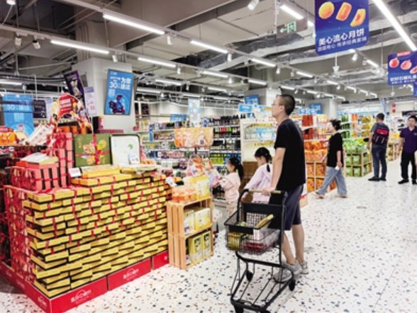 盒马鲜生二七万达店迎来不少消费者