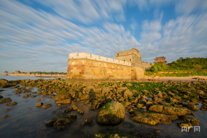 中国唯一海上长城——山海关老龙头长城（央广网记者  王艺霖  摄）