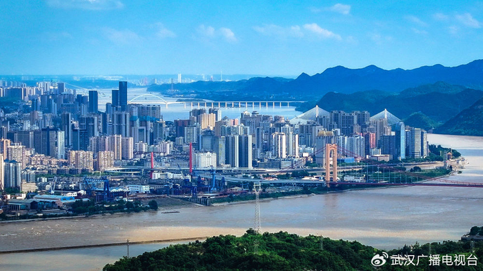 7月30日拍摄的宜昌城区一角。新华社记者 肖艺九 摄