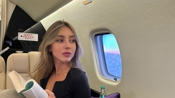 多家媒体援引观察人士的话称，瓦维洛娃在社交媒体上发布的信息可能暴露了杜罗夫的行踪。图为瓦维洛娃发布在社交媒体上的照片