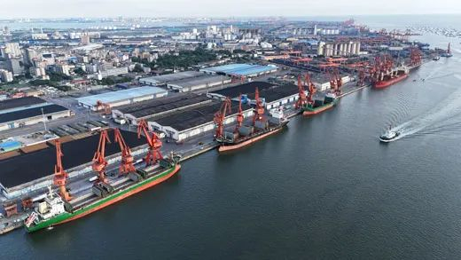 防城港年综合通过能力近2亿吨。图为防城港一隅。