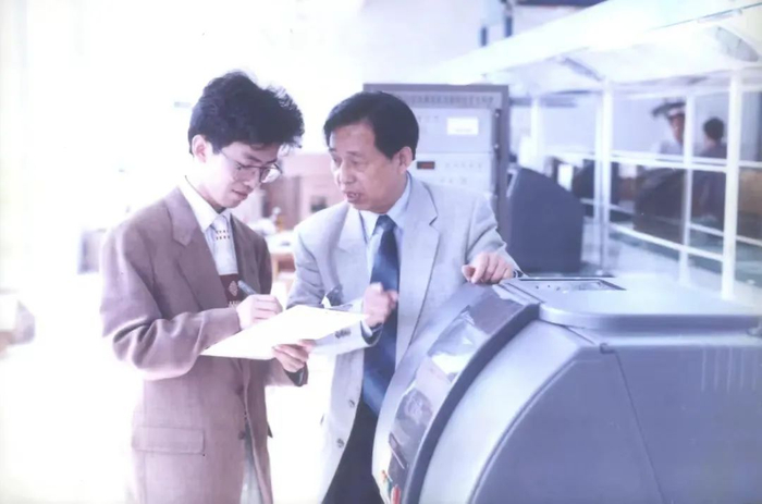 茅忠群与父亲茅理翔，图源方太微信公众号