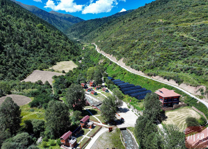 炉霍县交纳村。