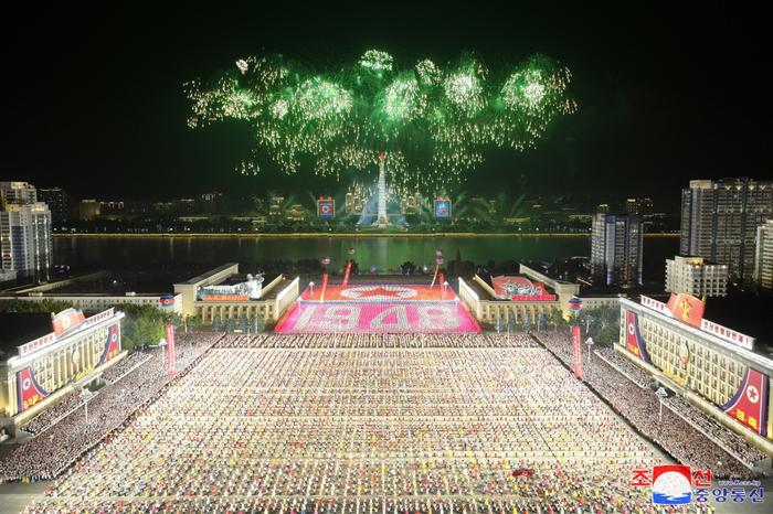 9月8日晚,平壤举行庆祝集会和晚会,金正恩没有出席。(图/朝中社)