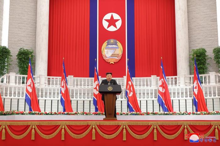 9月9日,缺席传闻金正恩会见党政领导干部祝贺国庆节。金正(图/朝中社)