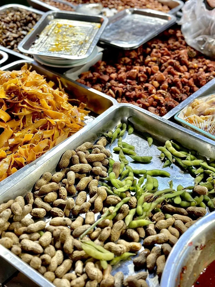 ▲菜市场的熟食铺子