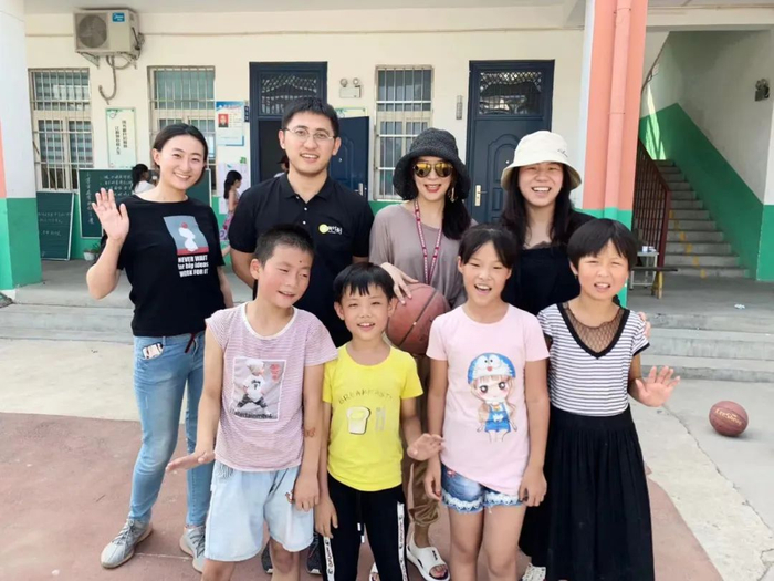 游本昌戏剧教育的老师与学生 / 受访者供图