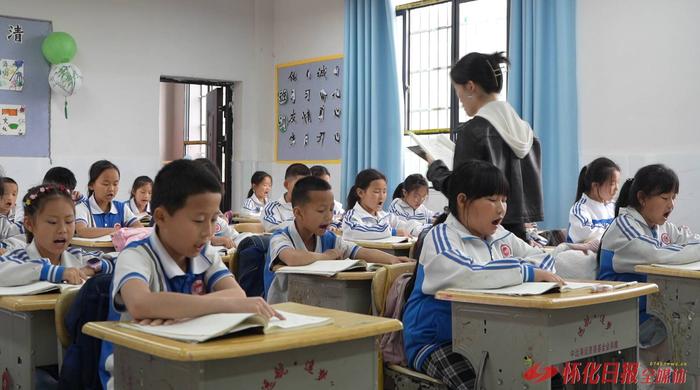 图为二酉小学，学生们正在上课。（怀化日报全媒体记者 吴涛 摄）