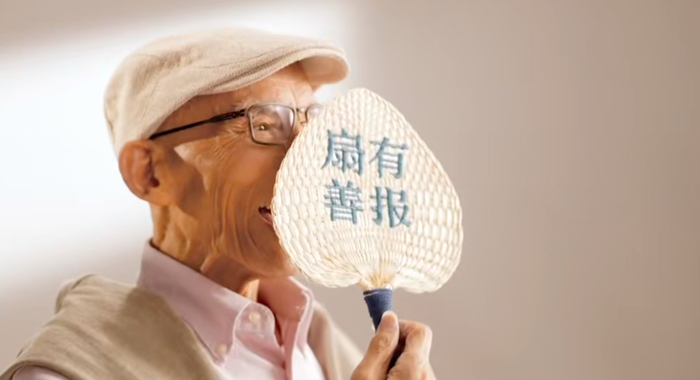 游本昌将戏剧视为一种成本最低的教育方式 / 图源：@济公爷爷·游本昌