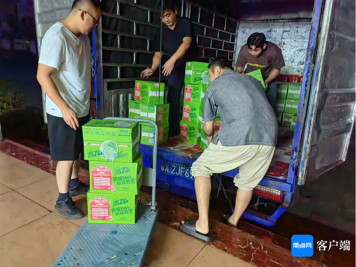 健力宝捐赠一批电解质水支援海南灾后重建。工作组供图