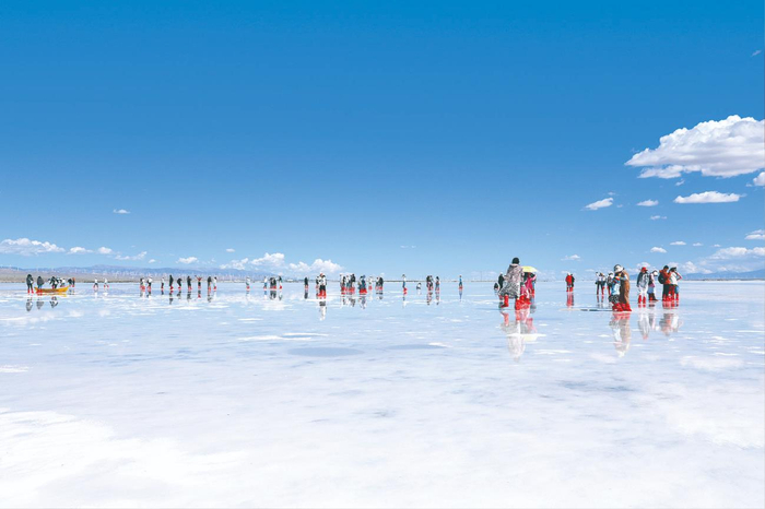 “天空之镜”茶卡盐湖。西部矿业 供图