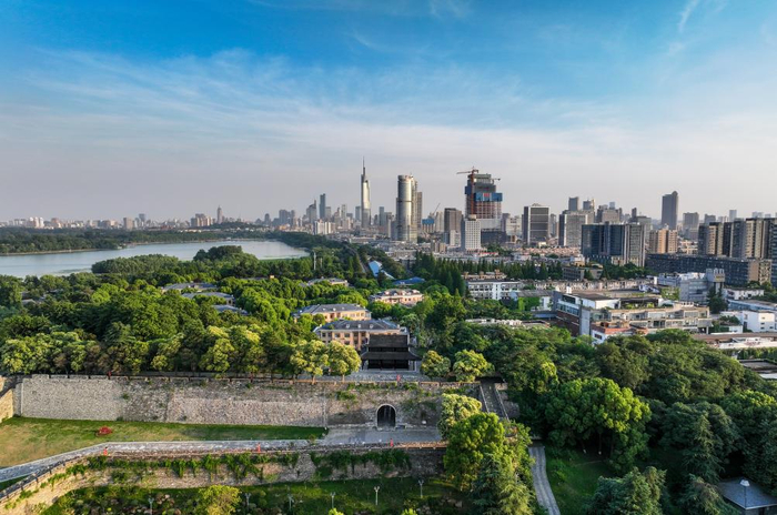 6969南京明城墙神策门,玄武湖与城市风光(2023年6月9日摄,无人机