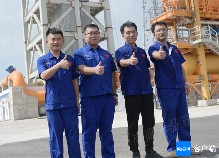 台风中坚守海南商业航天发射场二号发射工位的四勇士。海南商发供图