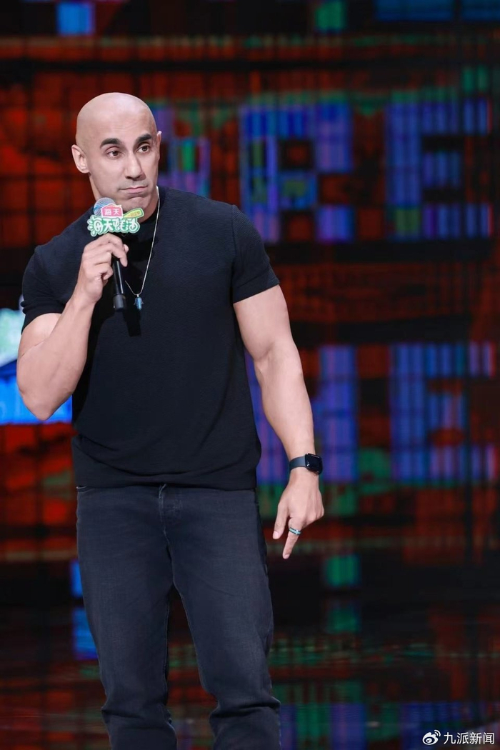 Harry在节目《脱口秀和Ta的朋友们》中表演。图/受访者提供