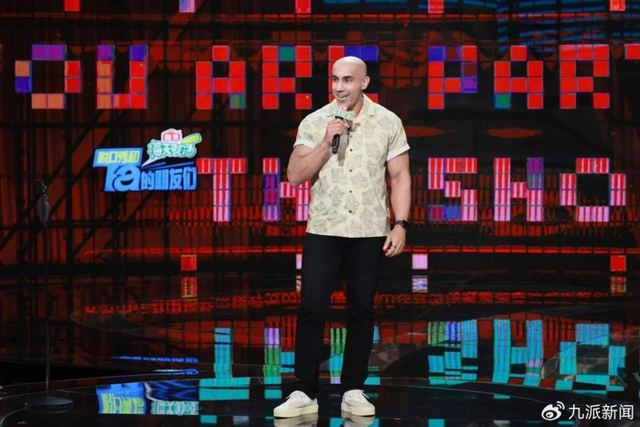 Harry在节目《脱口秀和Ta的朋友们》中表演。图/受访者提供