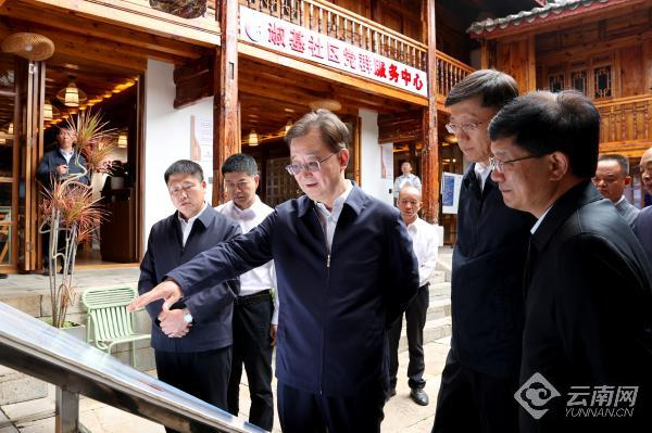 王宁在师宗县竹基镇淑基社区调研。记者 雷桐苏 摄