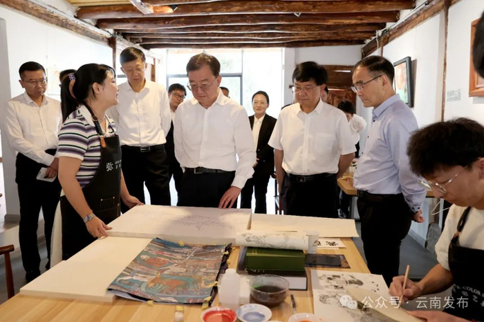 王宁在马龙区通泉街道土瓜冲居民小组调研。雷桐苏 摄