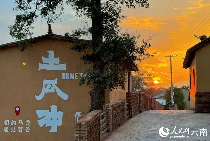落日余晖下的土瓜冲村。钟鹏 摄