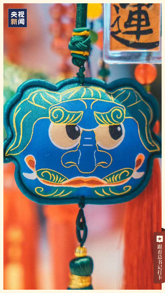 △无论何时何地，只要对实物“兰小五”扫码，进入识别系统后，就可观看相关的动态AR音视频。