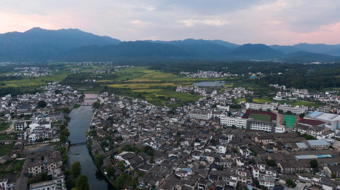 位于安徽省黄山市黟县的NCC黄山数字游民社区的周边环境（无人机照片）。新华社记者傅天 摄