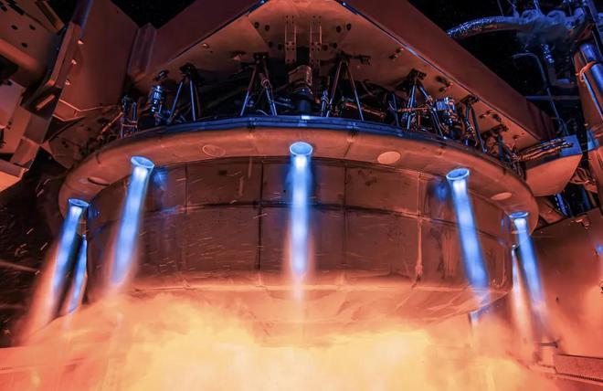 图源：NSF，第二级15个发动机试射，隔热罩上产生霜冻