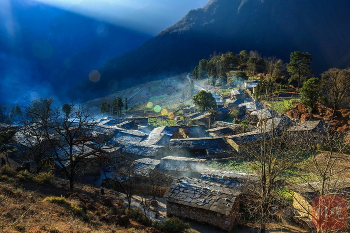 蟹螺乡至今还保留着连片的石板房，成为当地一道独特的风景线。黄刚 摄