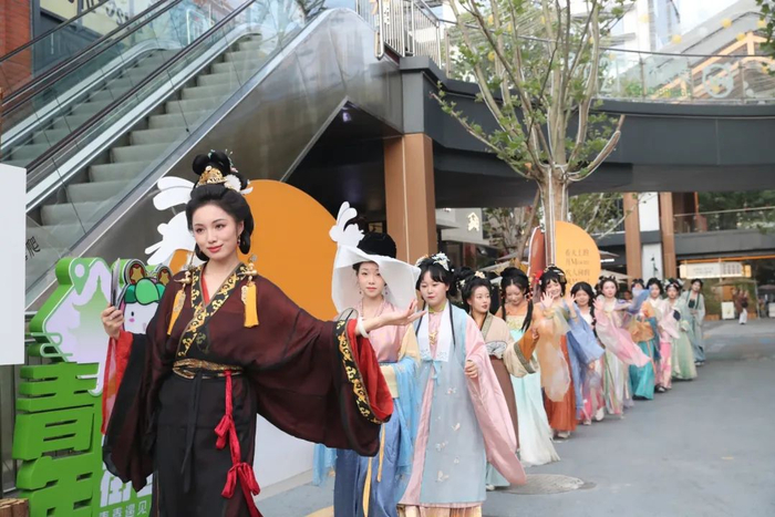 云岩新印1950中秋节汉服巡演 图片来源于爽爽贵阳文昌云岩