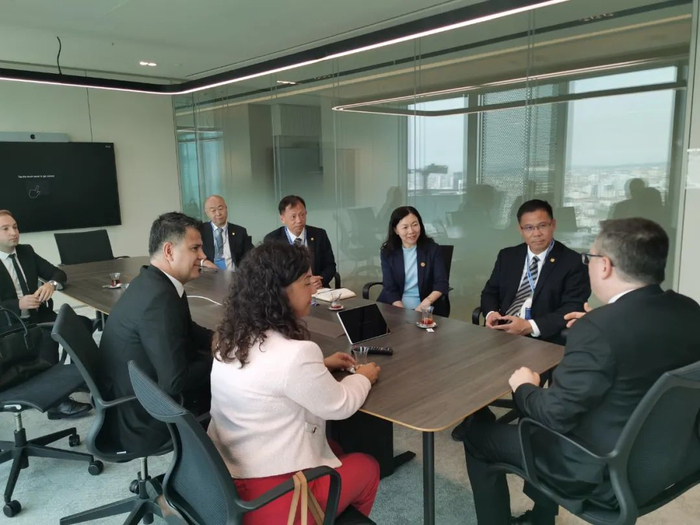 与土耳其银行客户探讨数字经济发展新方向