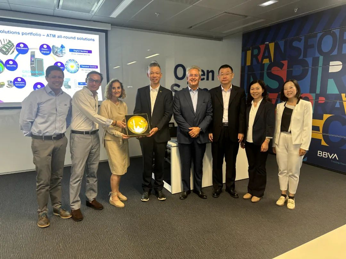 与BBVA全球采购团队合影