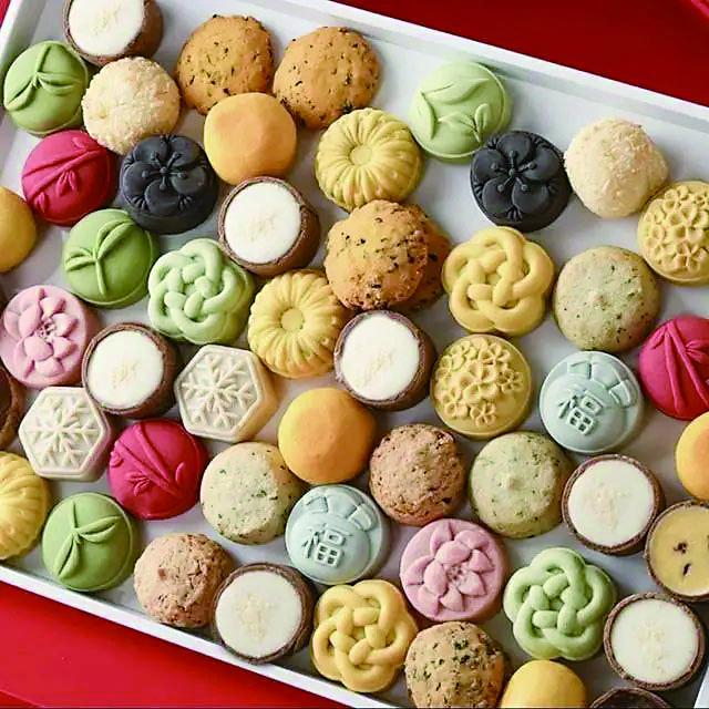     市面上的各类定制月饼