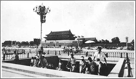 1994年拍摄的天安门广场地下通道。李士炘 摄