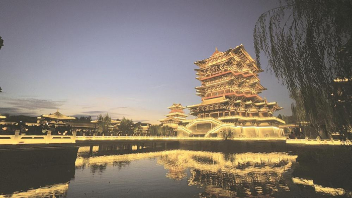         弘敬阁夜景    魏荫莱 摄    