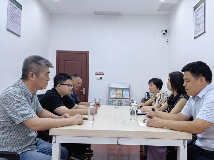 宽敞明亮的消费维权志愿者工作室。余知都 /摄