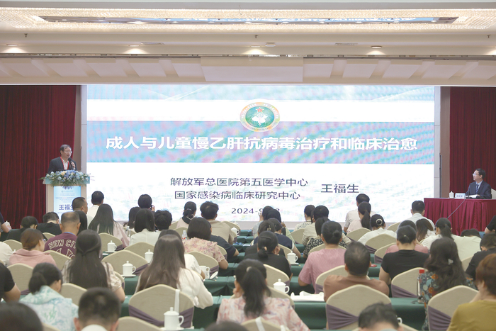     中国科学院院士王福生作专题授课。 （主办方供图）