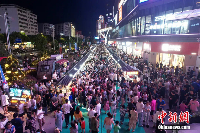 衡阳南华里繁华夜市。蒸湘区委宣传部供图