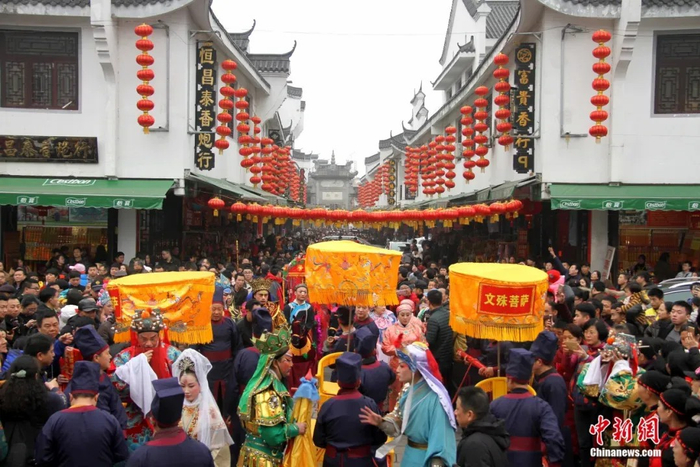 南岳庙会。肖焕 摄