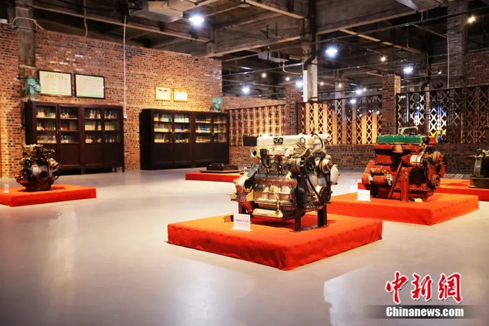 建湘工业文化园内展示的柴油机。唐兰荣 摄