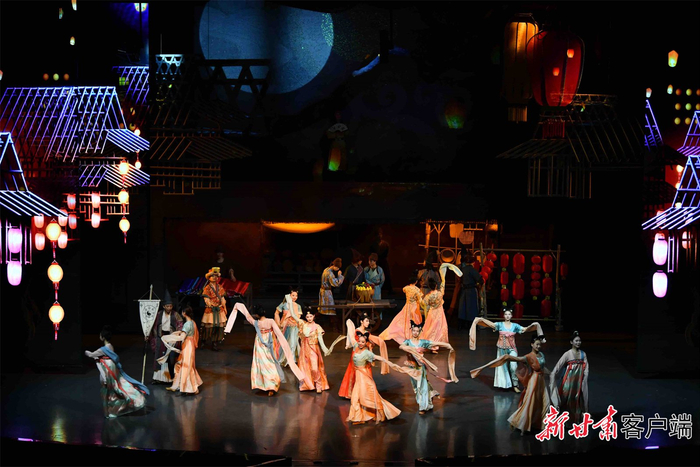 ▲《乐动敦煌》演出让游客感受敦煌古乐的无穷魅力。